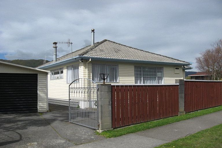 Photo of property in 4 Hamstead Street, Wainuiomata, Lower Hutt, 5014