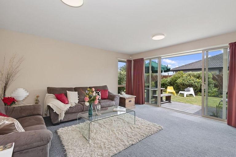 Photo of property in 27 Mataroa Place, Parklands, Christchurch, 8083