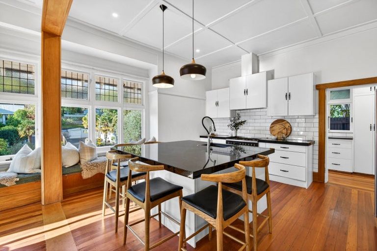 Photo of property in 60 Milton Road, Bluff Hill, Napier, 4110