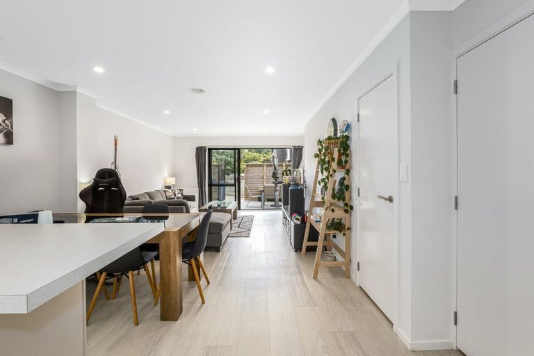Photo of property in 9u7 Surrey Street, Tawa, Wellington, 5028