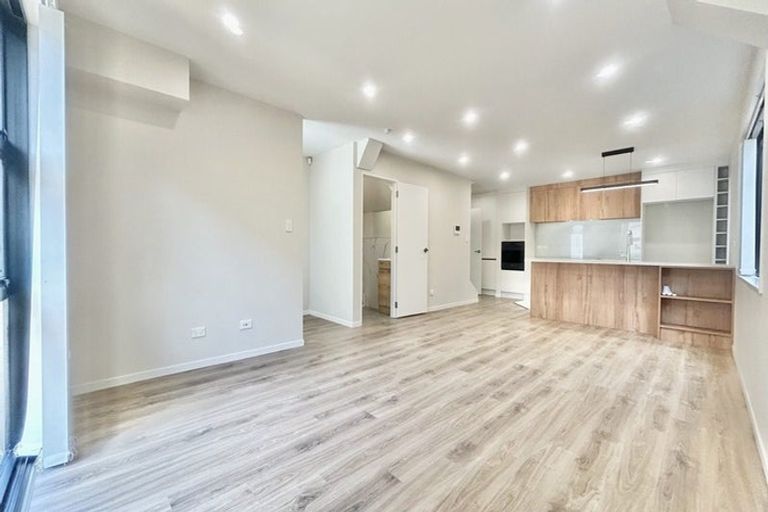 Photo of property in 8a Nandana Drive, Glen Eden, Auckland, 0602