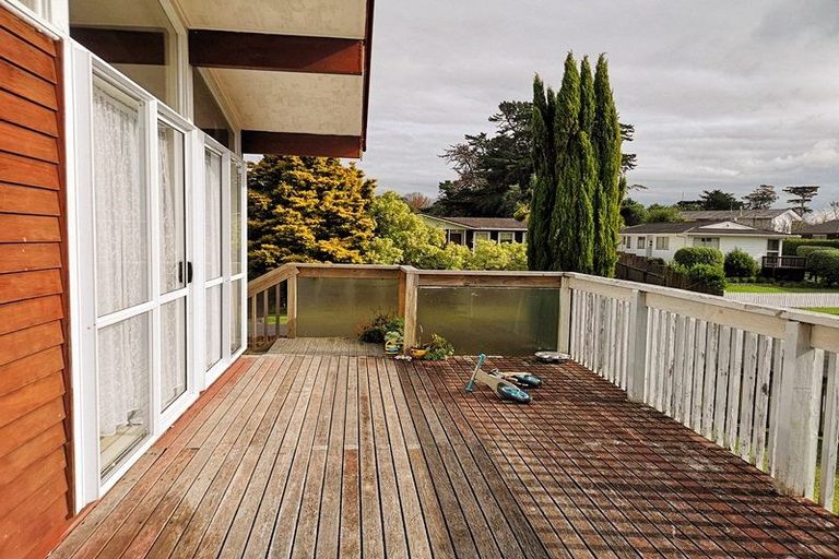 Photo of property in 1 Nan Place, Pakuranga Heights, Auckland, 2010
