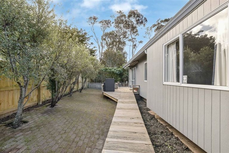 Photo of property in 69a/2 Godley Road, Green Bay, Auckland, 0604