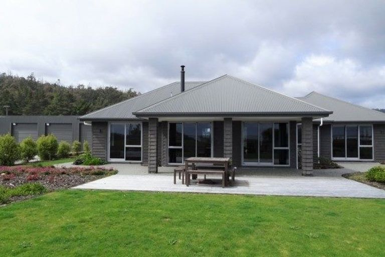 Photo of property in 9 Mcleod Street, Rapahoe, Greymouth, 7803