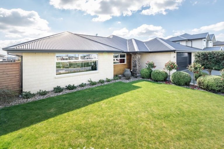 Photo of property in 4 Kanakana Place, Pegasus, 7612