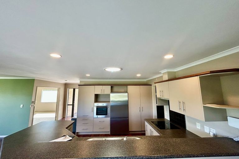 Photo of property in 16 Pitoitoi Avenue, Greenhithe, Auckland, 0632