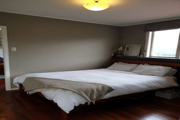 Photo of property in 1/10 Mataroa Avenue, Northland, Wellington, 6012