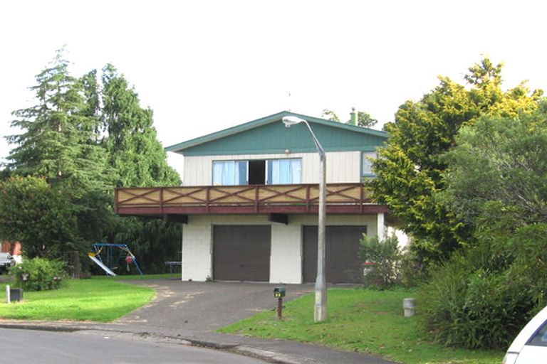 Photo of property in 33 Rewarewa Road, Te Atatu Peninsula, Auckland, 0610