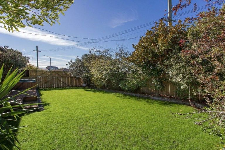 Photo of property in 484 Mairehau Road, Parklands, Christchurch, 8083