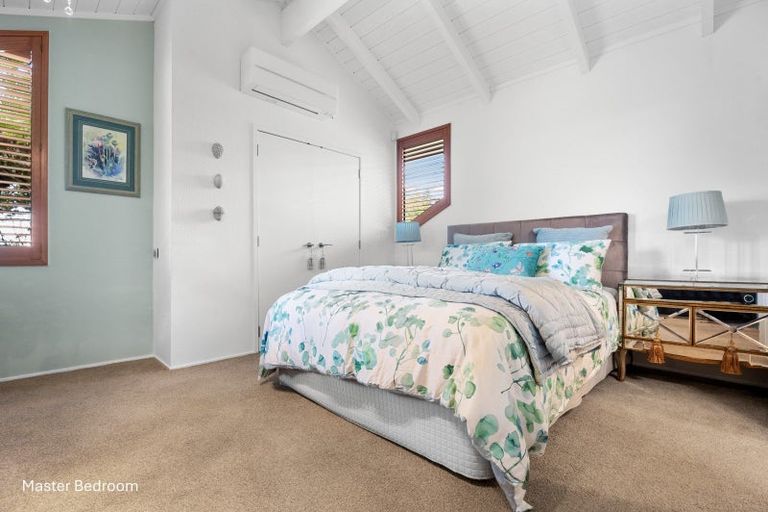 Photo of property in 19 Atarua Gardens, Waiatarua, Auckland, 0604