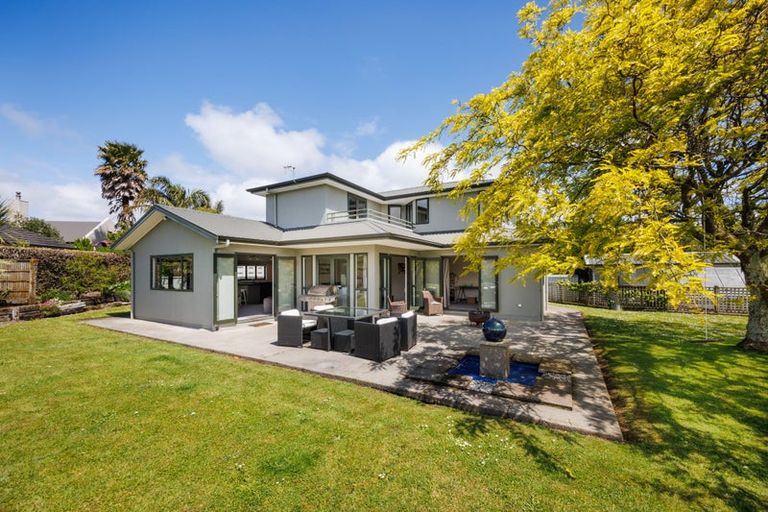Photo of property in 27 Abby Road, Fitzherbert, Palmerston North, 4410