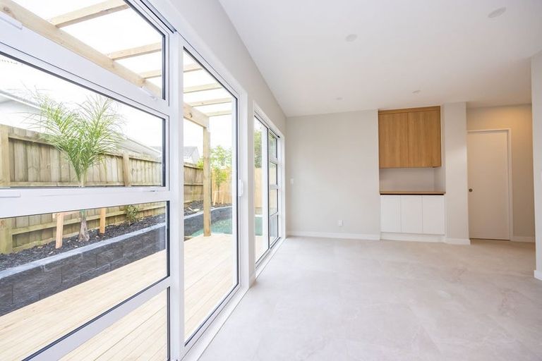 Photo of property in 34 Hellyers Street, Birkdale, Auckland, 0626