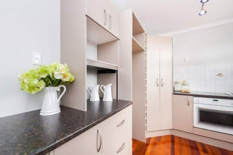 Photo of property in 112 Edmonton Road, Henderson, Auckland, 0612