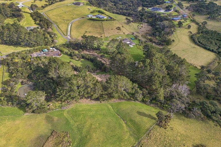Photo of property in 42 Manuka Grove, Helensville, 0875
