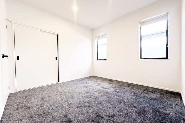 Photo of property in 32 Puhikawa Street, Massey, Auckland, 0614