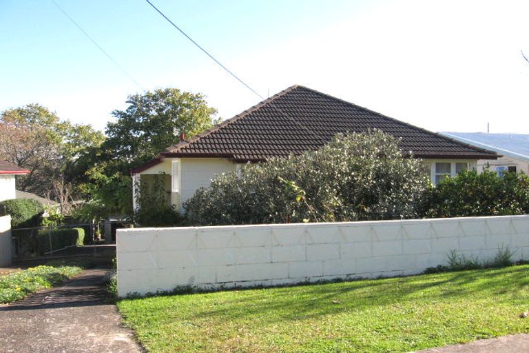 Photo of property in 4 Marie Crescent, Te Atatu South, Auckland, 0610