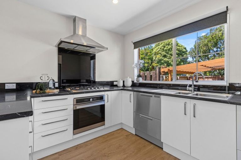 Photo of property in 24 Wades Avenue, Saint Martins, Christchurch, 8022