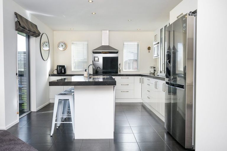 Photo of property in 24 Liberty Grove, Kelvin Grove, Palmerston North, 4414