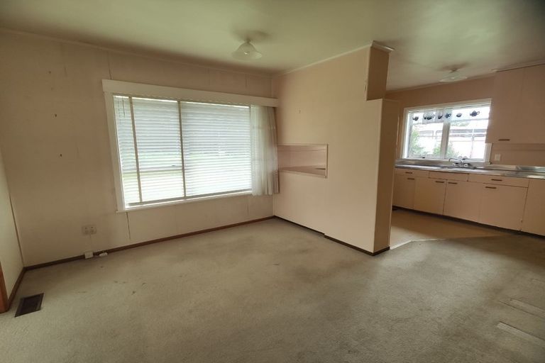 Photo of property in 17 Matipo Road, Te Atatu Peninsula, Auckland, 0610