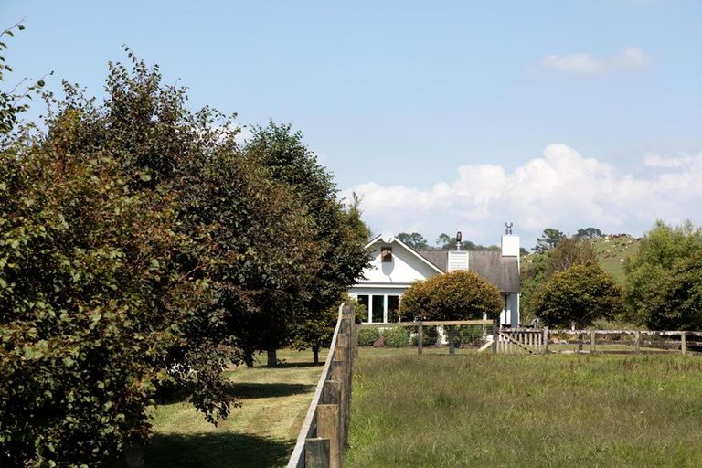 Photo of property in 218 Tarata Road, Inglewood, 4387