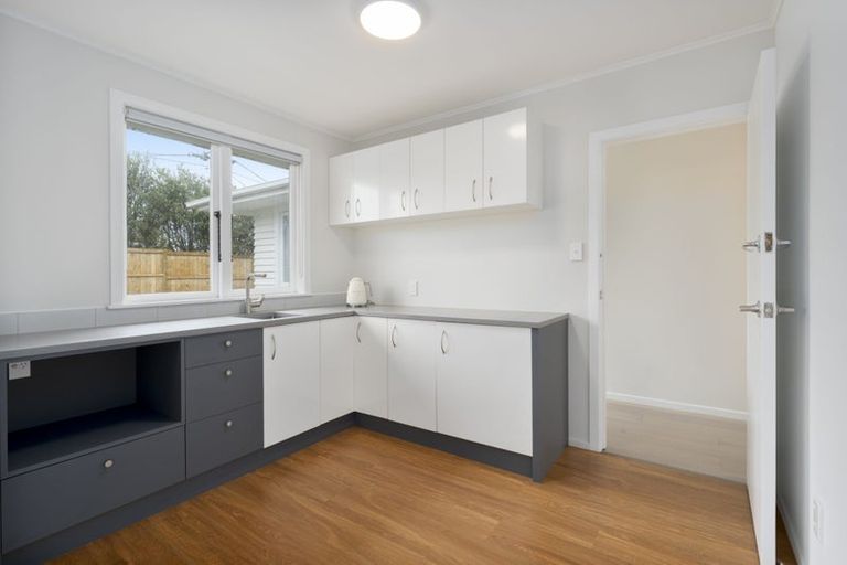 Photo of property in 37 Chorley Avenue, Massey, Auckland, 0614