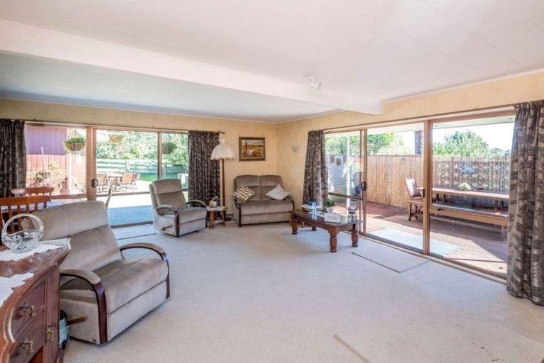 Photo of property in 67 Nimmo Avenue East, Waikanae, 5036