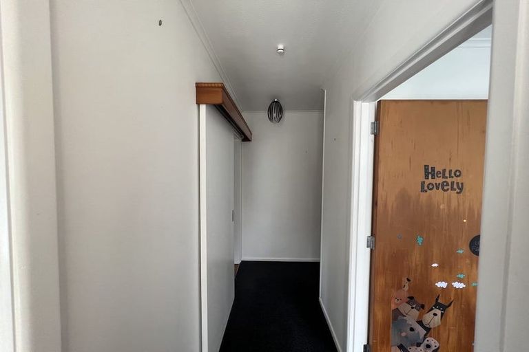 Photo of property in 25 Crompton Road, Massey, Auckland, 0614