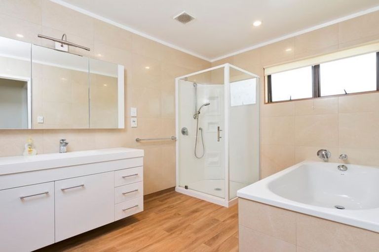 Photo of property in 36 Murvale Drive, Bucklands Beach, Auckland, 2014