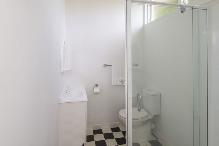 Photo of property in 10 Governor Road, Northland, Wellington, 6012