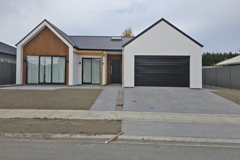 Photo of property in 16 George Yee Place, Taradale, Napier, 4112