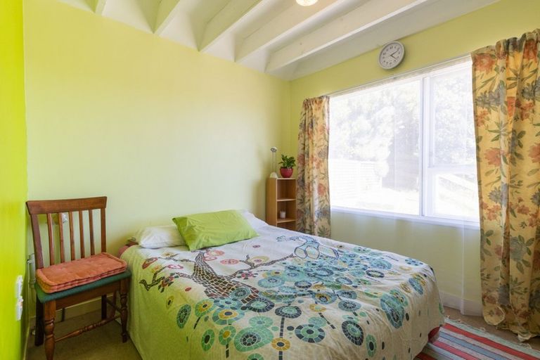 Photo of property in 17a Pimlico Place, Newlands, Wellington, 6037