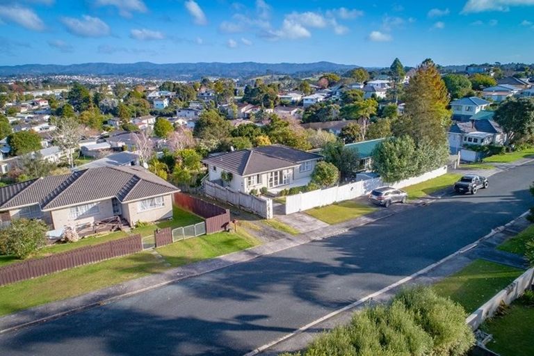 Photo of property in 19 Donovan Avenue, Massey, Auckland, 0614