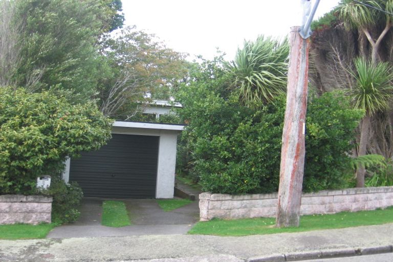 Photo of property in 3 Hollies Crescent, Johnsonville, Wellington, 6037