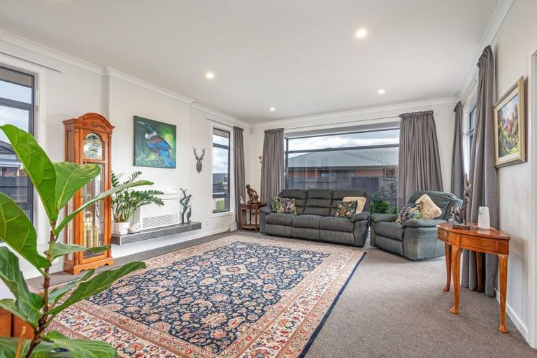 Photo of property in 8 Crabapple Close, Milson, Palmerston North, 4414