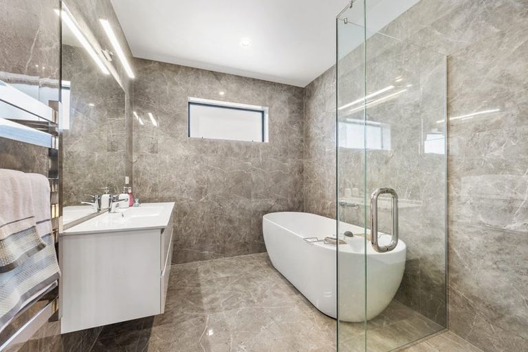 Photo of property in 17 Promontory Crescent, Newlands, Wellington, 6037