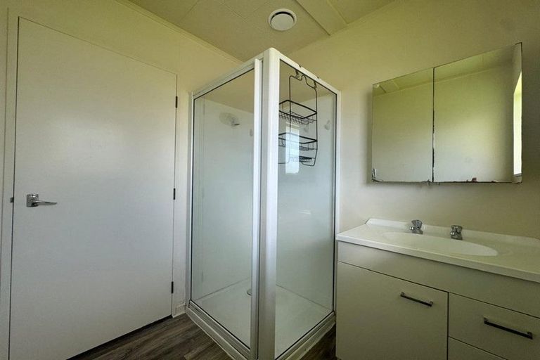 Photo of property in 12b Sturges Road, Henderson, Auckland, 0612