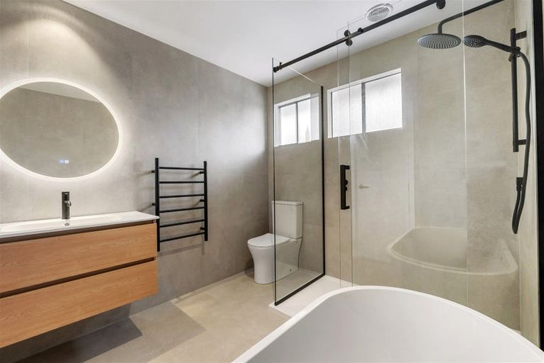 Photo of property in 32a Bayview Road, Bayview, Auckland, 0629