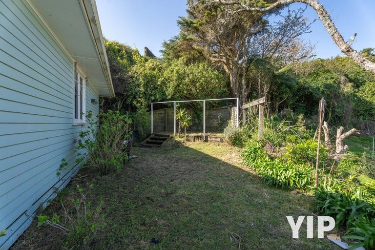 Photo of property in 58 Kenmore Street, Newlands, Wellington, 6037