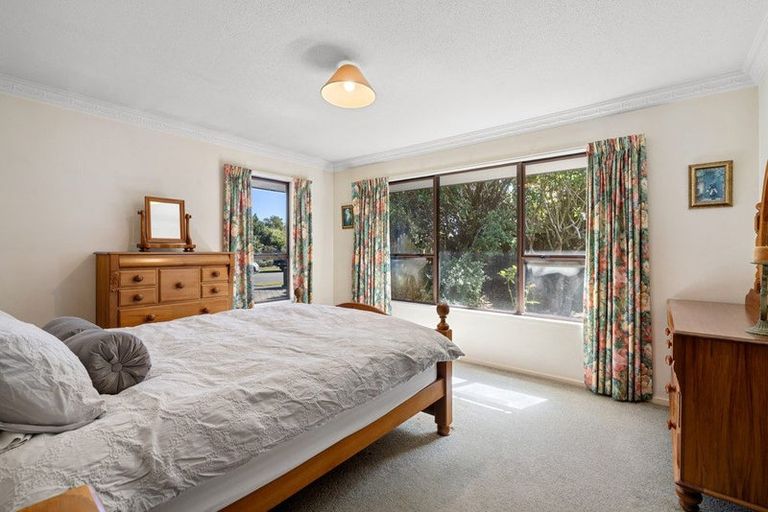 Photo of property in 7 Clivedon Place, Redwood, Christchurch, 8051