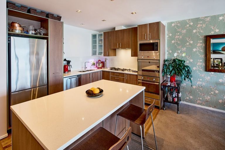 Photo of property in Patent 326 Apartments, 404s/326 Evans Bay Parade, Hataitai, Wellington, 6021