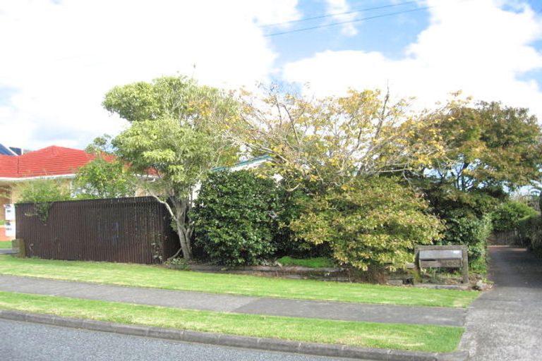 Photo of property in 166 Bleakhouse Road, Mellons Bay, Auckland, 2014