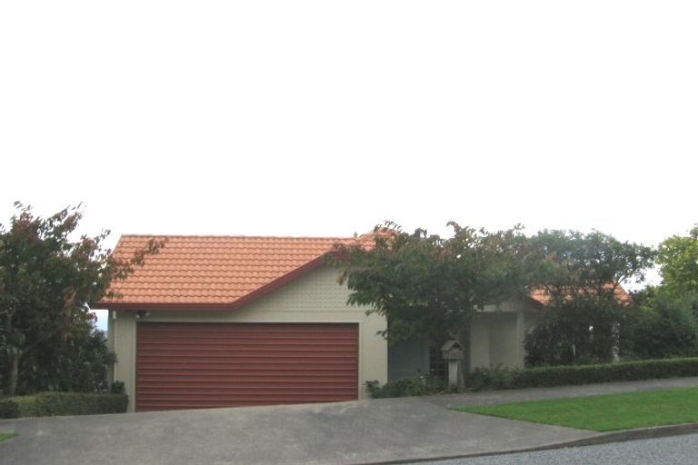 Photo of property in 52 Kakariki Grove, Waikanae, 5036