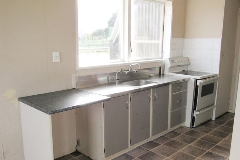 Photo of property in 11 Iredale Road, Hawera, 4610