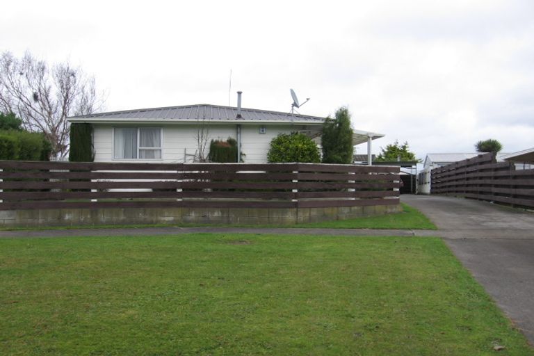 Photo of property in 24 Hillcrest Drive, Kelvin Grove, Palmerston North, 4414
