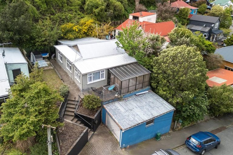 Photo of property in 22 Hawkhurst Road, Lyttelton, 8082