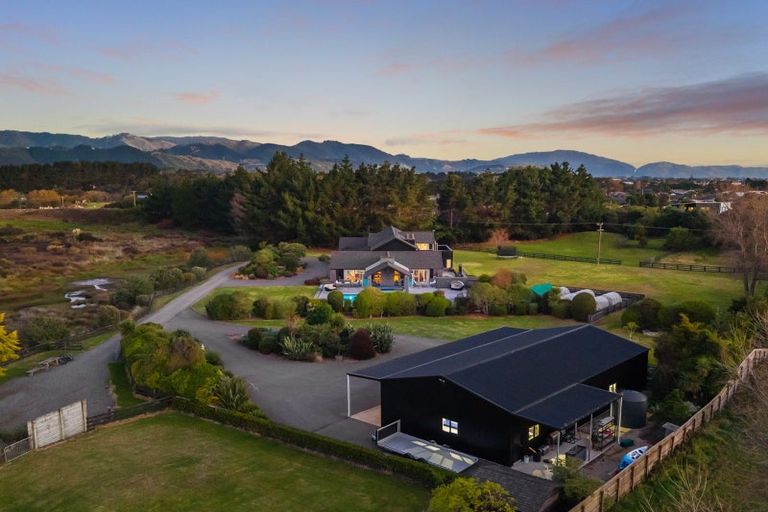 Photo of property in 2 Otaihanga Road, Paraparaumu Beach, Paraparaumu, 5032