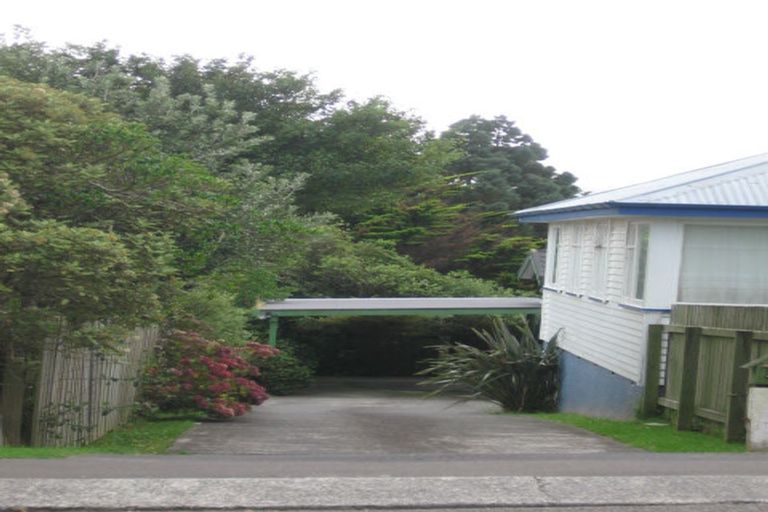 Photo of property in 39a Horokiwi Road West, Newlands, Wellington, 6037