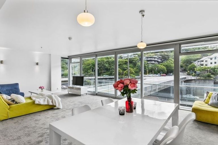Photo of property in Montreaux Apartments, 2a/164 The Terrace, Wellington Central, Wellington, 6011