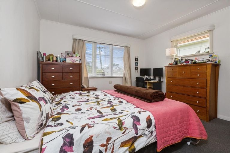 Photo of property in 8 Croydon Road, New Lynn, Auckland, 0600
