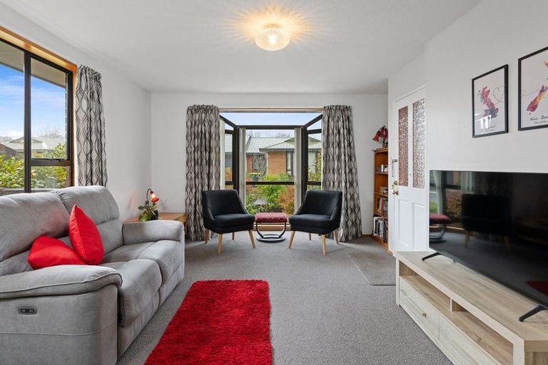 Photo of property in 1/8 Torvill And Dean Lane, Cashmere, Christchurch, 8022